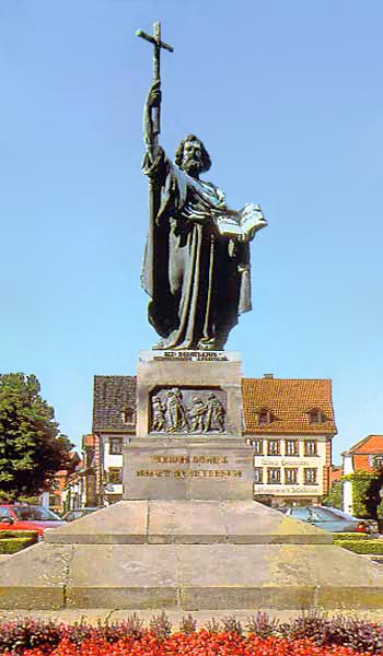 Bonifatiusdenkmal