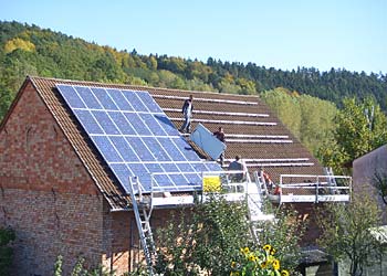 Die Solarmodule sind schnell installiert