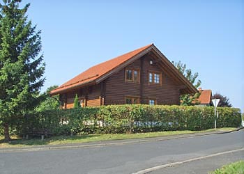Ein Holzhaus
